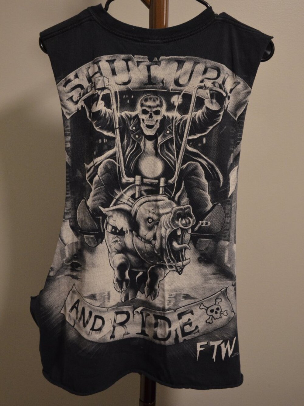 Men's cutoff - Picture 2 of 2